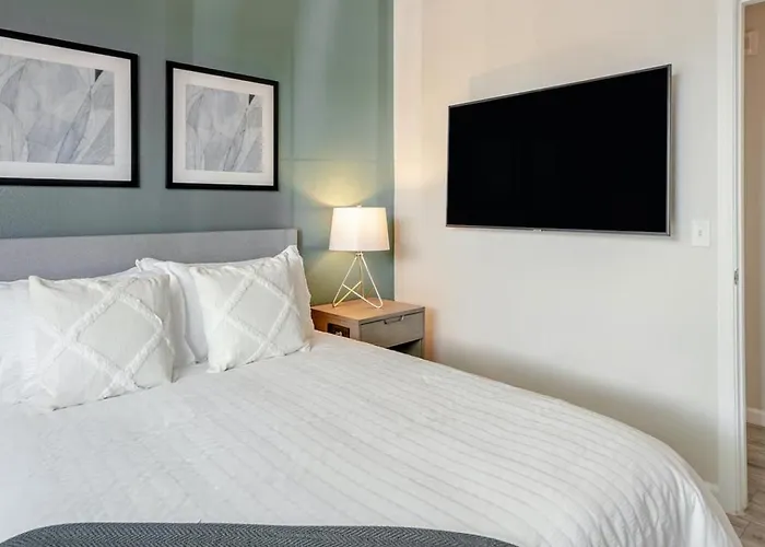 Apartment Landing Modern With Amazing Amenities